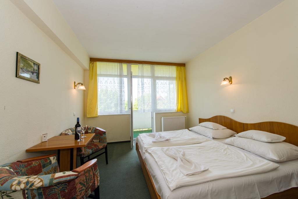 Hotel Nostra Siofok Luaran gambar