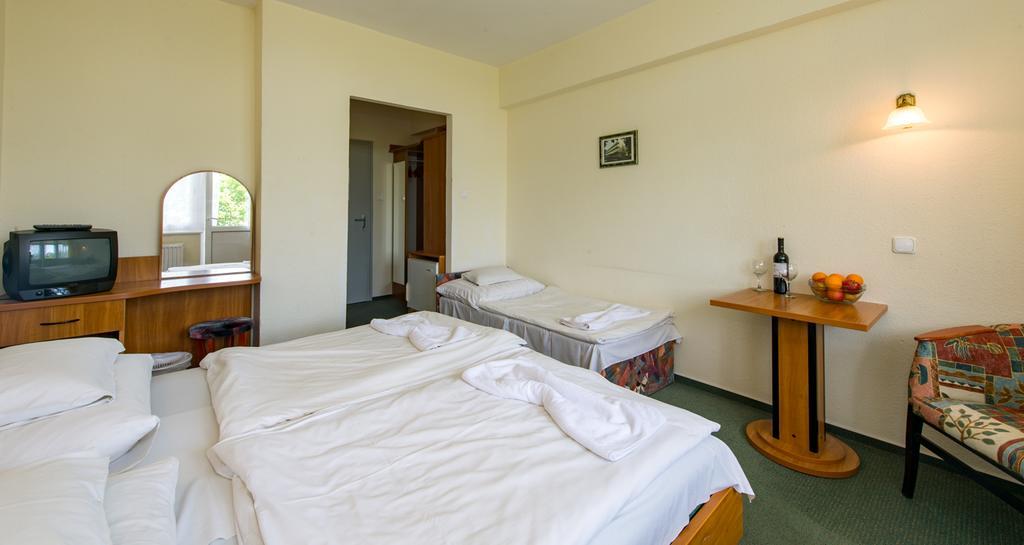 Hotel Nostra Siofok Luaran gambar