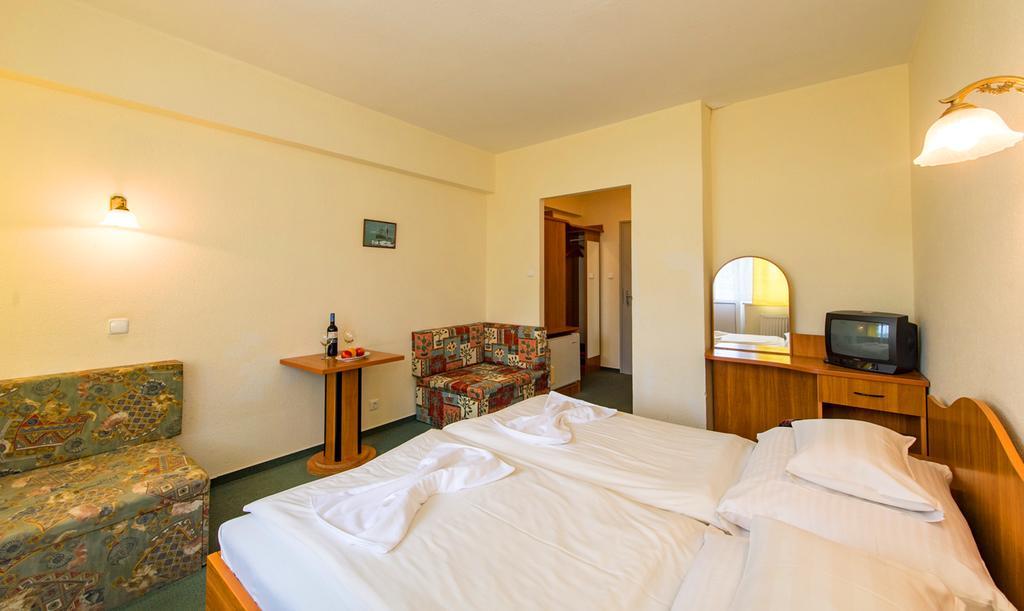 Hotel Nostra Siofok Luaran gambar