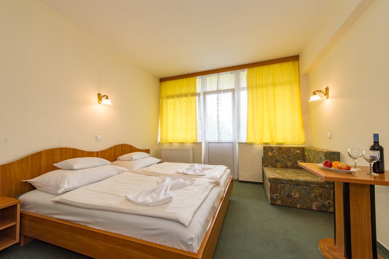 Hotel Nostra Siofok Luaran gambar