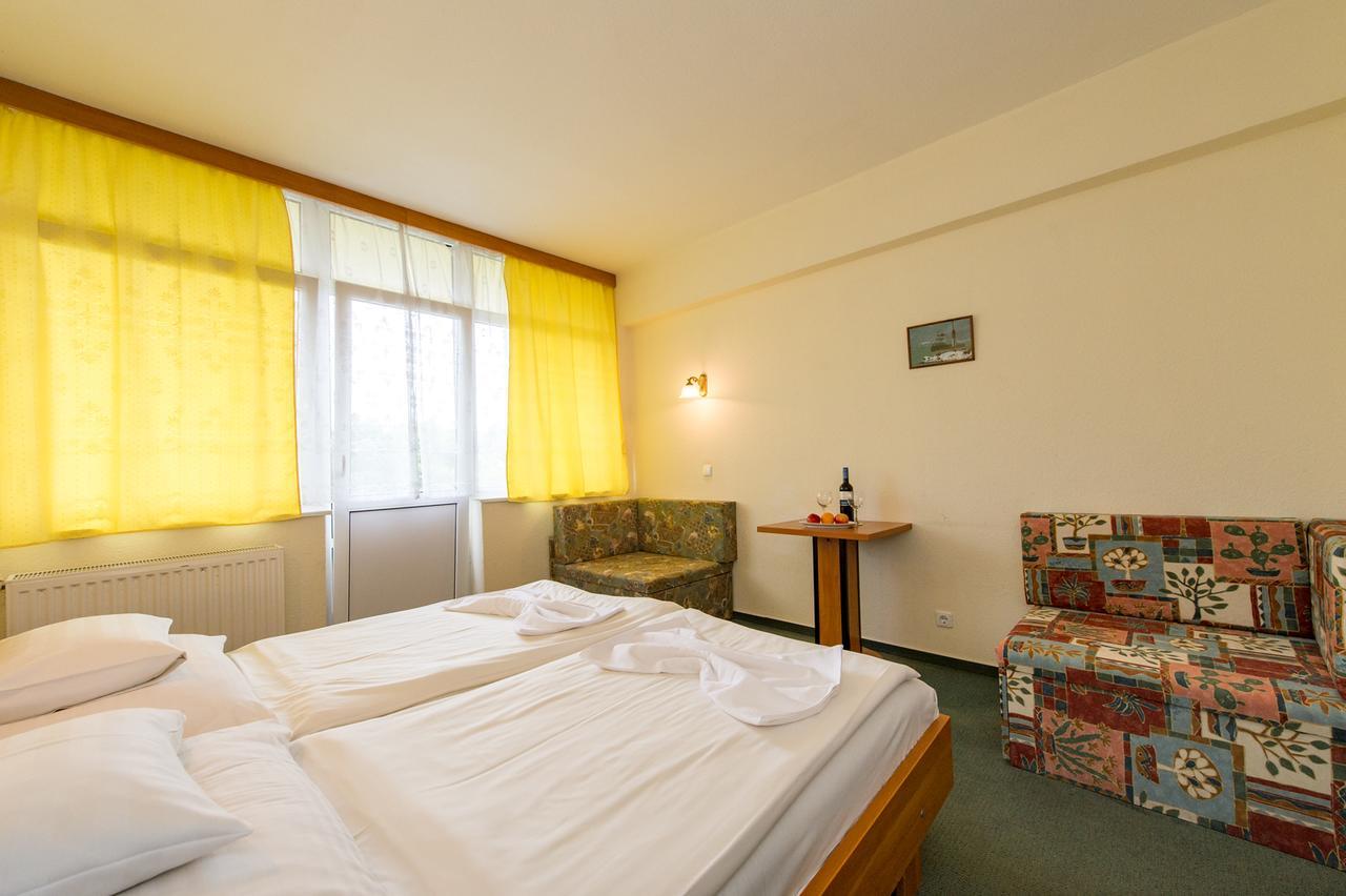 Hotel Nostra Siofok Luaran gambar